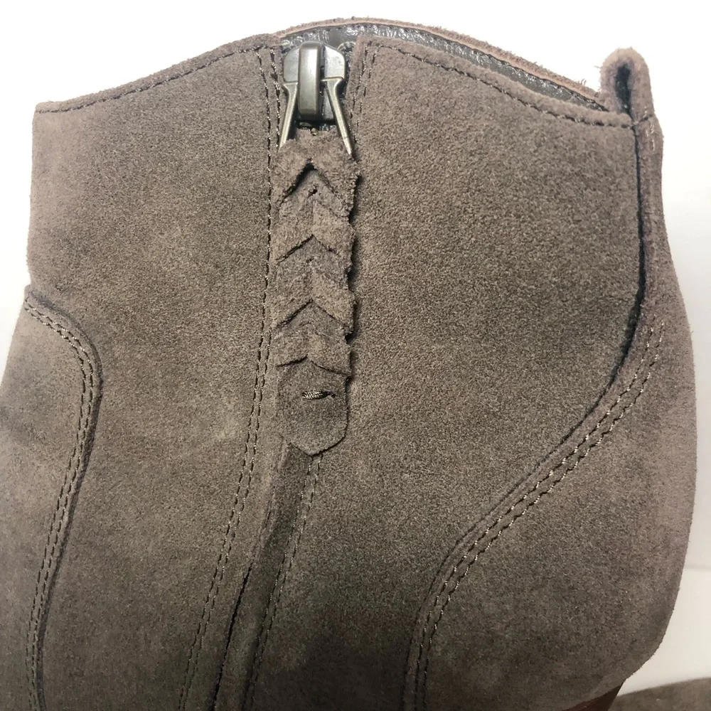 Joie Shirt Boots Size 37.5 Suede Heel Booties stacked heel olive Green Suede